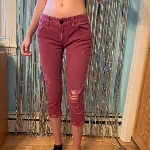 FREE PEOPLE MAROON/RASPBERRY DISTRESSED LOW-RISE CAPRI JEANS